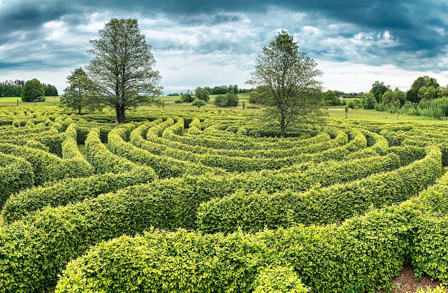 Featured image for “Die Schattenseite von Onlinekongressen, Podcasts und Co. – Und was Du tun kannst, um nicht in diese Falle zu tappen”