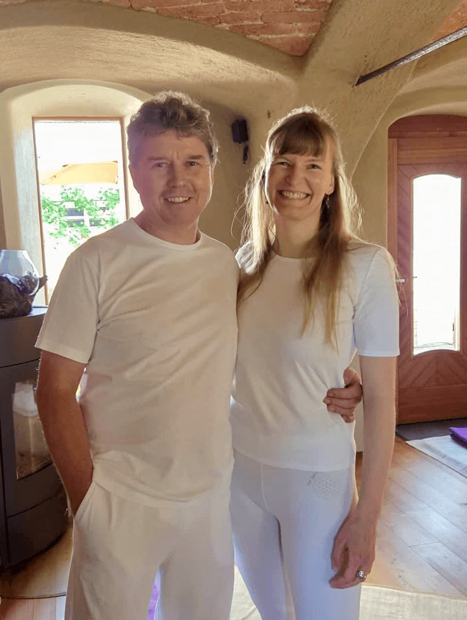 Christina Macke und Uwe Lindner bei Gruppensitzungen zum Verbundenen Atem in der Steiermark